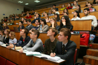 Студентов хотят освободить от подоходного налога на материальную помощь