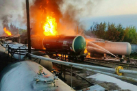 В Донецке после обстрела со стороны ВСУ загорелась нефтебаза