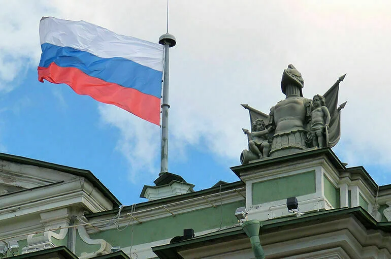 Где можно повесить российский флаг 