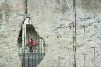 СМИ: Украинский кризис обнажил раскол между западом и востоком Германии