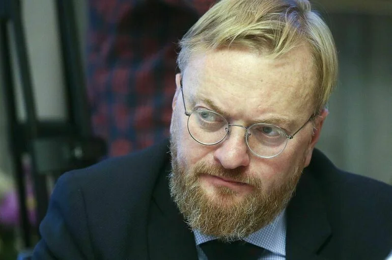 Милонов предложил расширить бесплатные парковки возле поликлиник и больниц