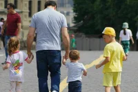 Многодетным отцам предложили дать право на досрочную пенсию