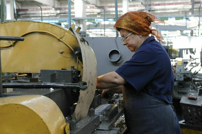 Работающим пенсионерам хотят дать право на возврат 50% НДФЛ