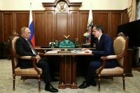 Глава Белгородской области подарил Путину шоколад «Алешка»