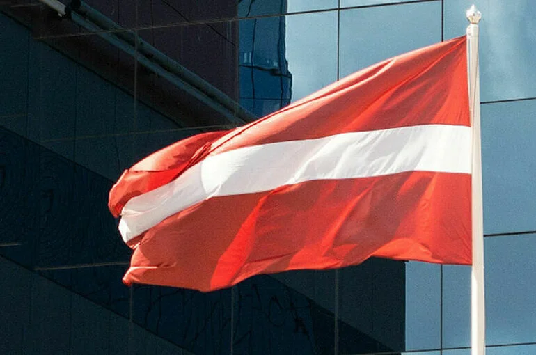 В МИД Латвии заявили, что получившим гражданство РФ жителям придется покинуть страну
