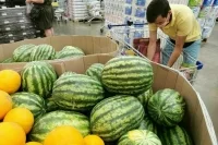 Диетолог рассказала, кому и как часто можно есть арбуз