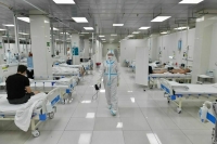 Число госпитализированных с COVID-19 в России за сутки выросло на 5,4%