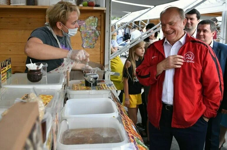 «Заломать соты» и загадать желание с первой ложкой меда