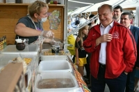 «Заломать соты» и загадать желание с первой ложкой меда