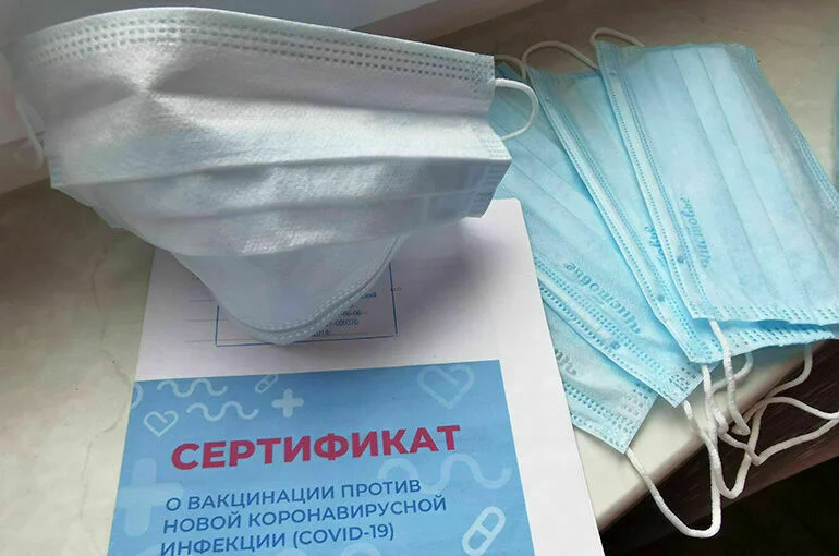 В Минздраве и Роспотребнадзоре призвали россиян соблюдать масочный режим