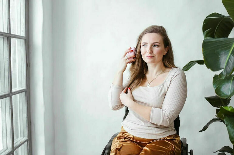 Как ухаживать за пострадавшими от солнца волосами