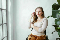 Как ухаживать за пострадавшими от солнца волосами