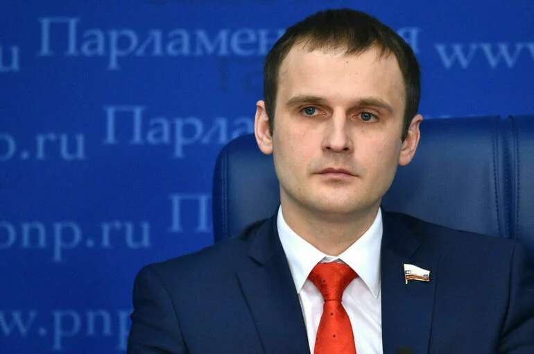 Леонов считает, что ношение масок не сильно снизит заболеваемость COVID-19