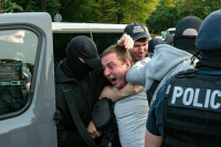 В Риге задержали семерых противников сноса памятника советским воинам