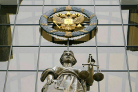 Суд разрешил взыскивать убытки с банка за рекламные СМС-сообщения