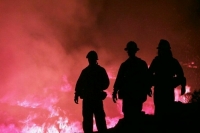 Петербургским пожарным предлагают дать надбавку к окладу