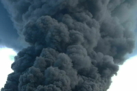 В Донецке после обстрела ВСУ загорелся торговый центр