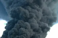 В Донецке после обстрела ВСУ загорелся торговый центр