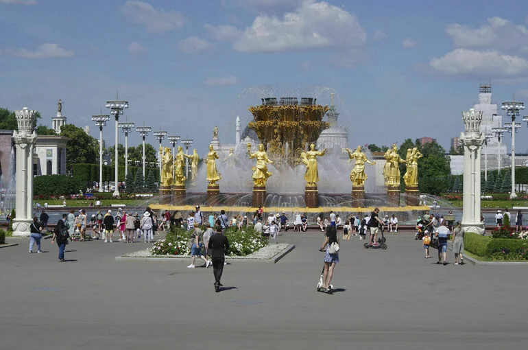 Как москвичи спасаются от жары