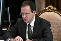 Мединский предложил запретить школьникам использовать смартфоны на уроках