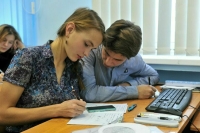 Гумерова объяснила запрет мобильных телефонов на школьных уроках