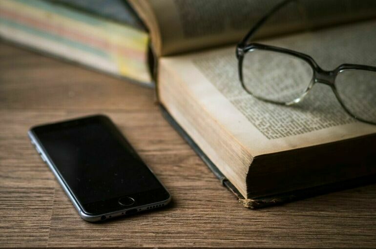 В нижегородском Минобре рассказали, где хранятся мобильники во время уроков