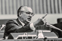 «Свой мужик» и «вечный оптимист» 