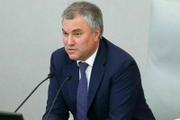 Володин призвал жестко реагировать на случаи хамского отношения к военным