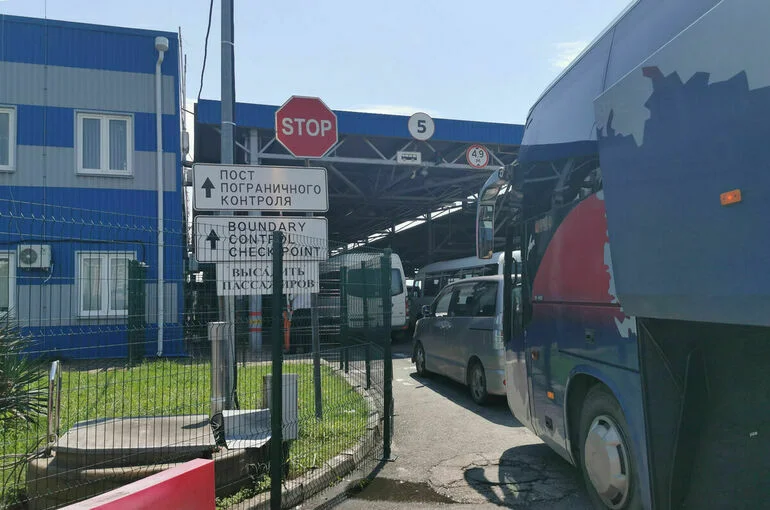 ФТС зафиксировала 15-кратный рост импорта автомобилей из Казахстана в 2022 году