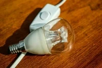 Странам ЕС предложили снижать потребление электричества в часы его пиковой цены