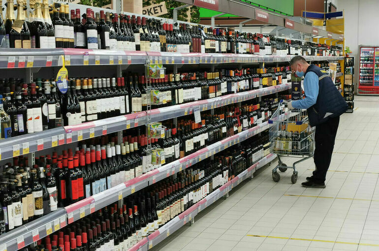 Комитет Госдумы поддержал законопроект об отмене раздельной выкладки вина