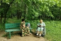 Ухаживающим за инвалидами и пожилыми россиянам предложили назначить пособие 15 тыс. рублей