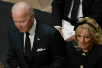 Байдена заметили смеющимся на похоронах Елизаветы II