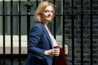 Премьер Великобритании считает, что Россия должна выплатить Украине репарации