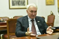 Картаполов считает, что срочникам в Донбассе и на Украине делать нечего