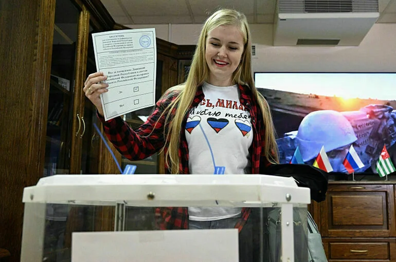 В ДНР, ЛНР, Запорожской и Херсонской областях начались референдумы