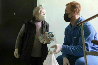 Соцработникам хотят дать право отказывать пациентам в обслуживании на дому