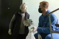 Соцработникам хотят дать право отказывать пациентам в обслуживании на дому