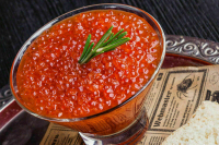 СМИ: ЕС может запретить импорт икры и водки из России