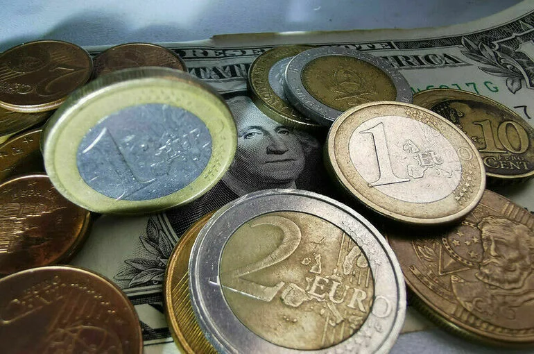 Еврокомиссия: ЕС и G7 заморозили активы предпринимателей из РФ на 30 млрд евро