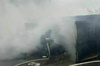 В Москве локализовали вспыхнувший в гаражных боксах пожар