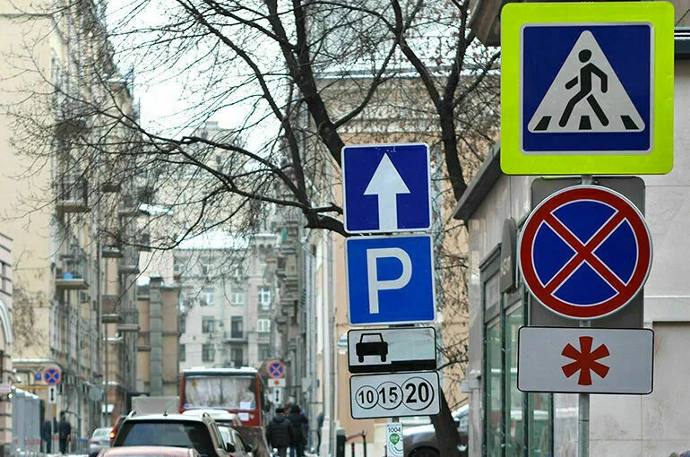 В России появятся два новых дорожных знака