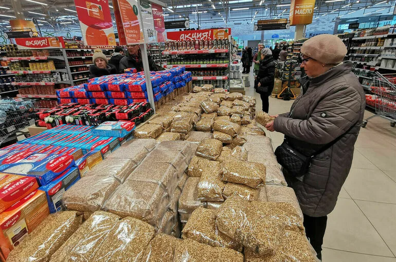 В Крыму опровергли информацию об ограничении продажи товаров