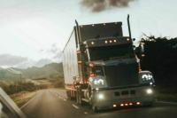 Запрет грузовиков из ЕС поможет заработать нашим перевозчикам