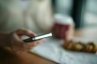 Как обезопасить пенсионеров от общения с телефонными мошенниками