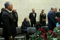 Вячеслав Володин и депутаты Госдумы простились с коллегой Николаем Петруниным
