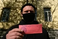 Власти Петербурга объяснили вручение повесток на выходе из дома