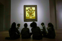 Картина «Подсолнухи» Ван Гога не пострадала от атаки экоактивистов