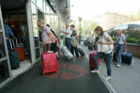 Правительству предложили определить, кому дадут российскую визу при бронировании отеля