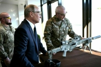 Песков рассказал, что Путин предпочитает сам опробовать новое оружие